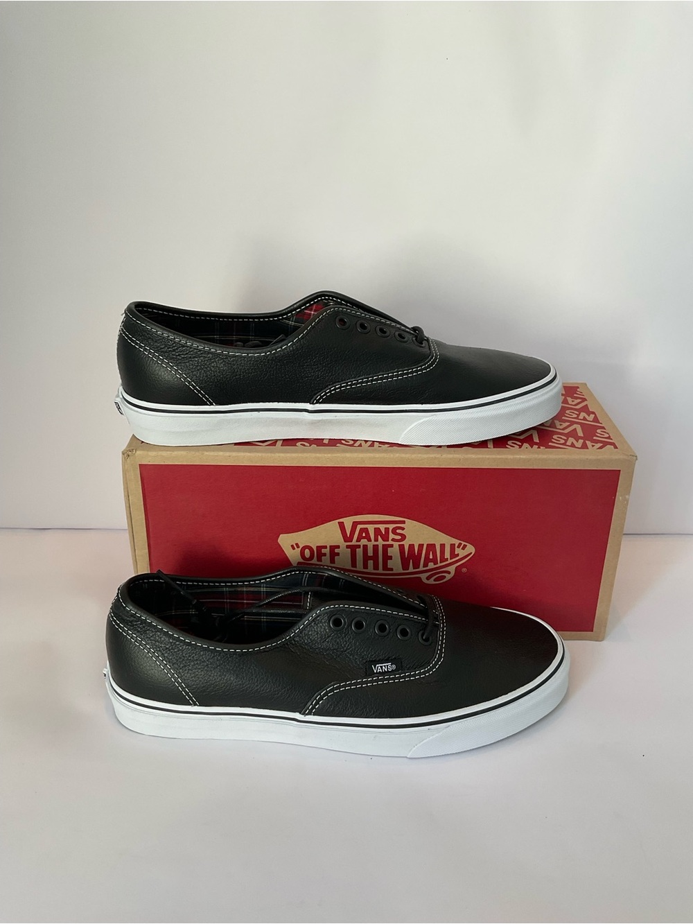 NWT/In Box Vans Authentic Leather Lace Up Sneakers in Black with White Soles - Picture 3 of 8